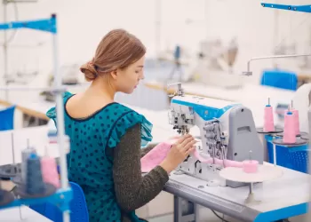 Tekstil Fason Üretim Yapan Firmaları Tercih Etmenin Avantajları